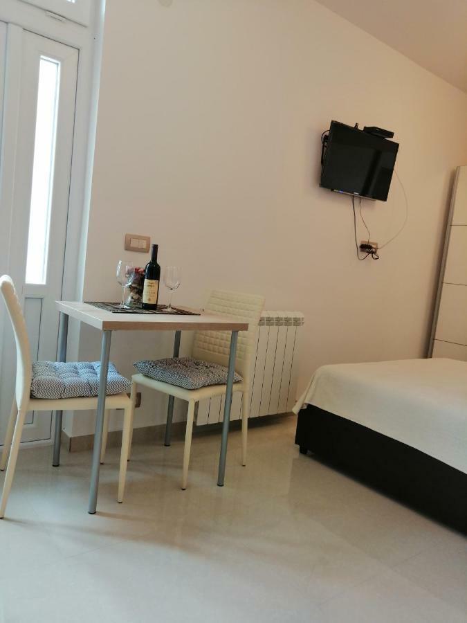 Studio Apartman Irena 2 Bijela Eksteriør bilde